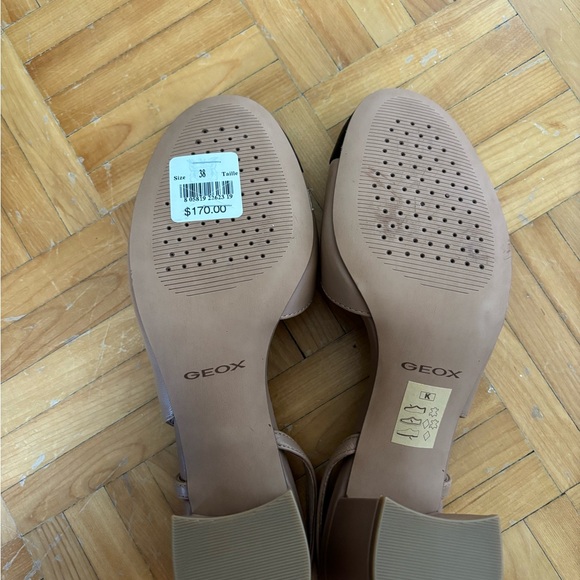 BNWT Geox Two-Tone Black and Tan Heels - Picture 7 of 8